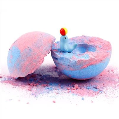 বাচ্চাদের জন্য খেলনা সহ বাথ বোমা