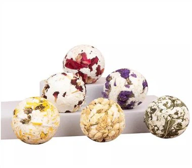 আসল শুকনো ফুলের সাথে স্নান বোমা