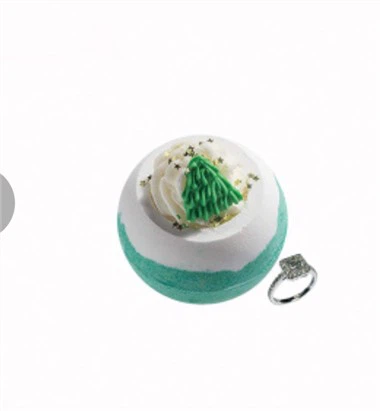 রিং সহ প্রাকৃতিক স্নানের বোমা